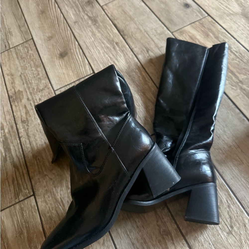 Women's Black Boots - Picture 3 of 6
